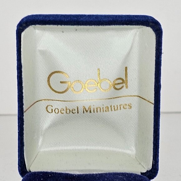 Vintage Olszewski Goebel Miniature Figurine Alice In The Garden 670-P - Picture 4 of 8